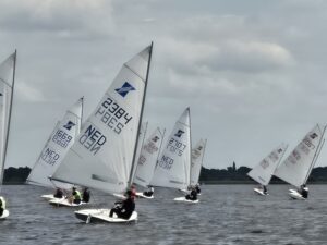 Hunebed bokaal Splash Red en Blue uitslagen.