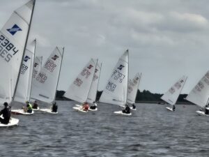 Hunebed Bokaal 2027 Splash Red/Blue